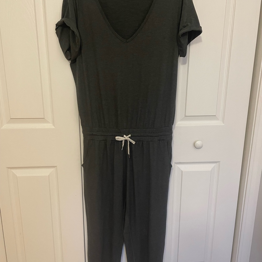Vuori Gray Jumpsuit with V-Neck and Drawstring Waist